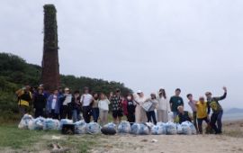 無人島の高島で海岸清掃及び調査のフィールドワークを実施しました。/Beach cleanup fieldwork at Takashima Island